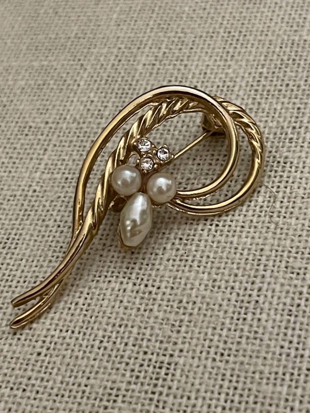 Double Loop Pearl Brooch